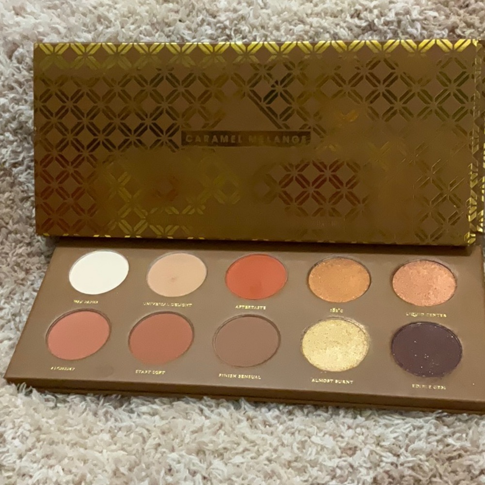 Zoeva Caramel Melange eyeshadow palette